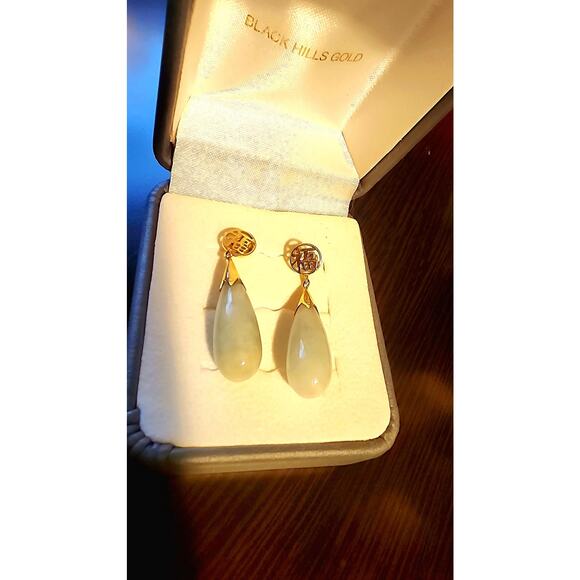 Luxurious 14k Gold Jade Stud Earrings: Handcrafted Green Gemstone Jewelry - Picture 7 of 7